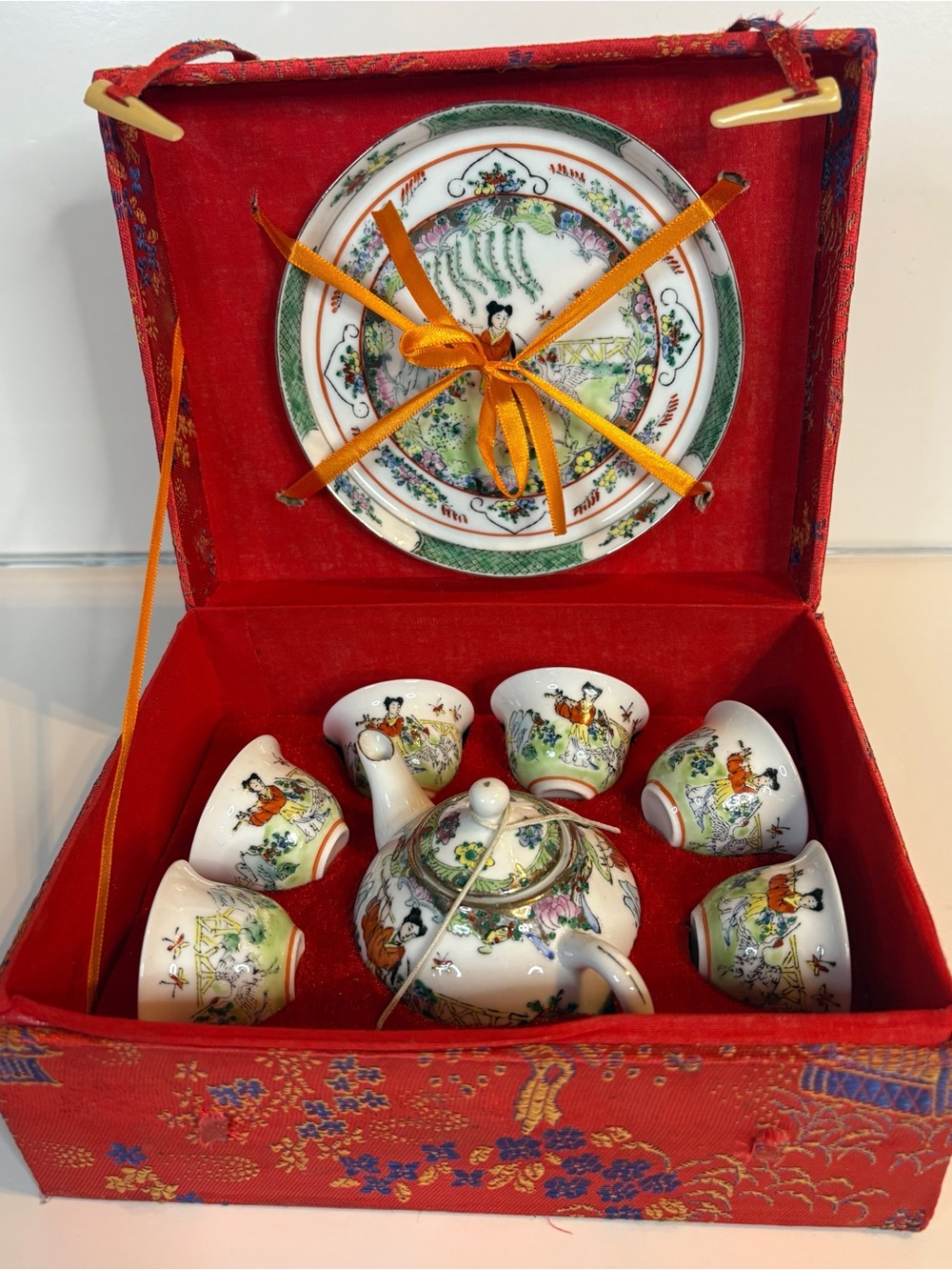 CHINESE 9- PC MINIATURE PORCELAIN TEA OR SAKE SET RED BROCADE SILK BOX NEW